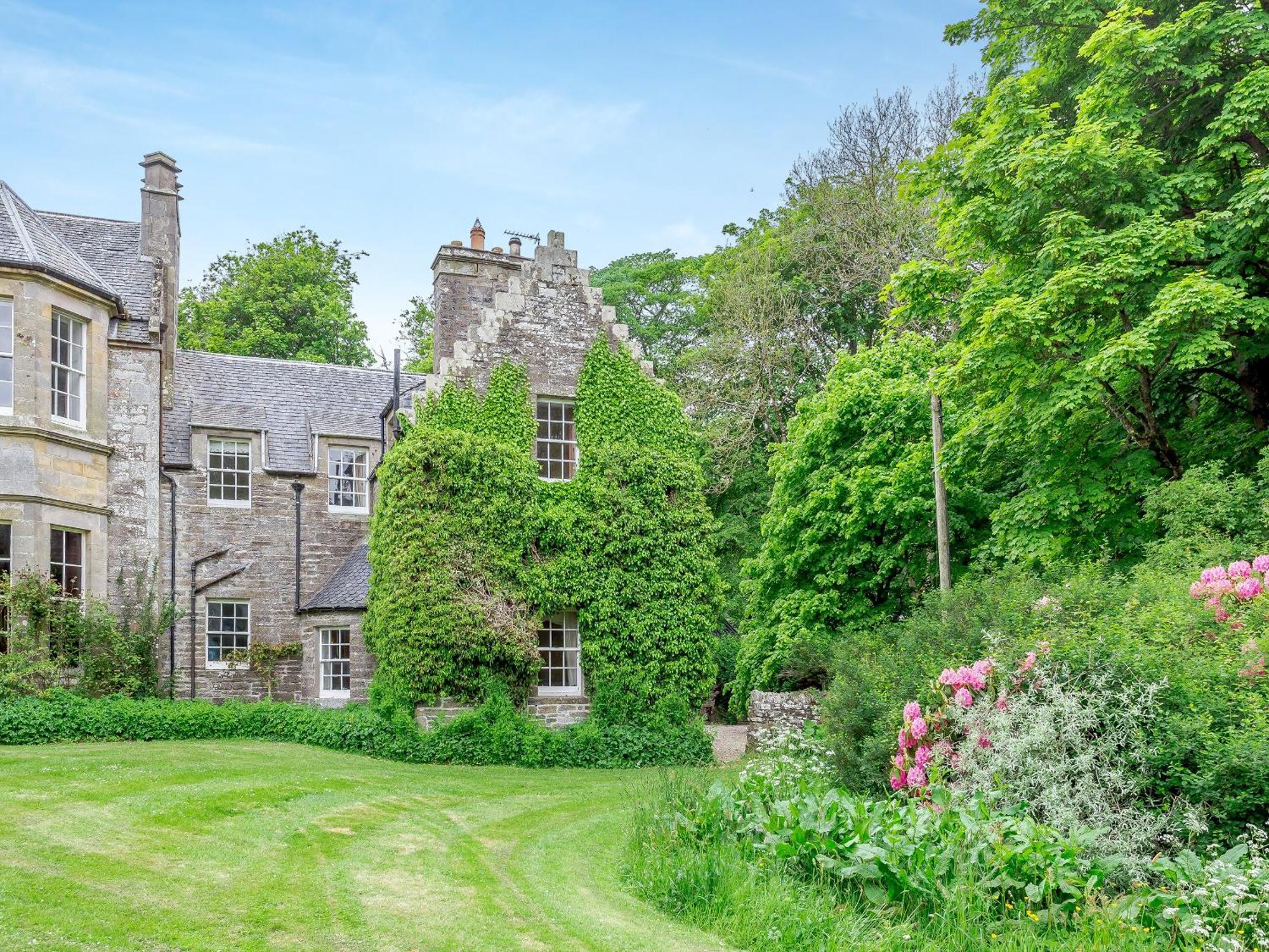 The Ivy Wing Villa Slickly Exterior photo